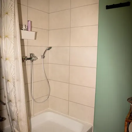Domek W Ogrodzie Niedaleko Krakowa Paszkówka