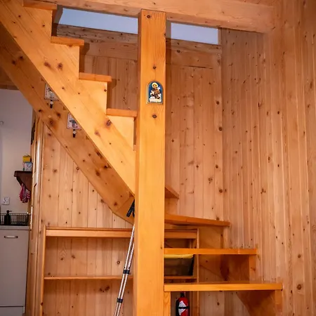 Domek W Ogrodzie Niedaleko Krakowa